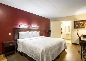 Red Roof Inn PLUS+ Pittsburgh South - Airport hotel thumbnail 8