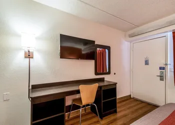 Motel 6 Birmingham, AL hotel thumbnail 8