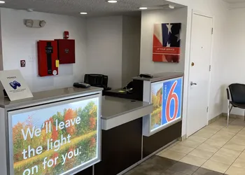 Motel 6 Memphis, TN - Downtown hotel thumbnail 5