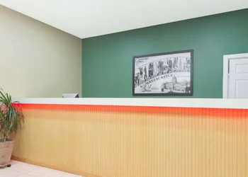 Super 8 by Wyndham Greencastle hotel thumbnail 2