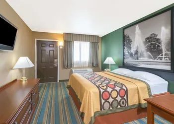Super 8 by Wyndham Greencastle hotel thumbnail 4