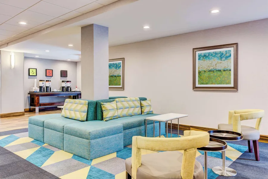 Hampton Inn & Suites Macon I-475 hotel detail image 2