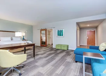 Hampton Inn & Suites Macon I-475 hotel thumbnail 7