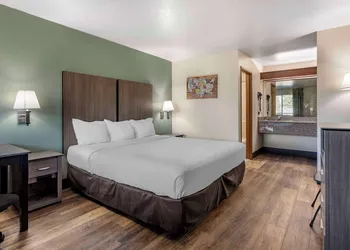 Econo Lodge Portland Airport hotel thumbnail 3
