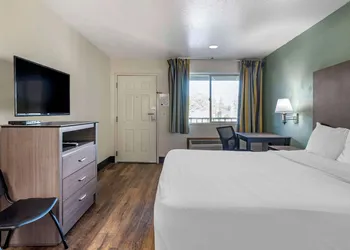 Econo Lodge Portland Airport hotel thumbnail 5