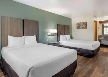 Econo Lodge Portland Airport hotel thumbnail 7