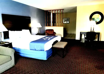 Days Inn by Wyndham Easley/Greenville/Clemson Area hotel thumbnail 3