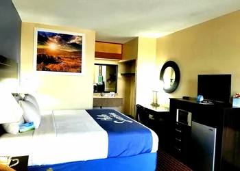 Days Inn by Wyndham Easley/Greenville/Clemson Area hotel thumbnail 4