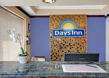Days Inn by Wyndham San Francisco - Lombard hotel thumbnail 2