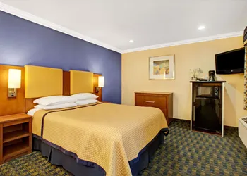 Days Inn by Wyndham San Francisco - Lombard hotel thumbnail 3