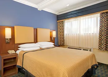 Days Inn by Wyndham San Francisco - Lombard hotel thumbnail 4