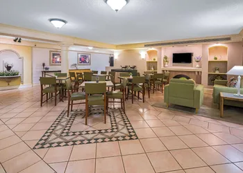 Days Inn by Wyndham San Diego Vista hotel thumbnail 3