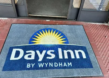 Days Inn by Wyndham San Diego Vista hotel thumbnail 4