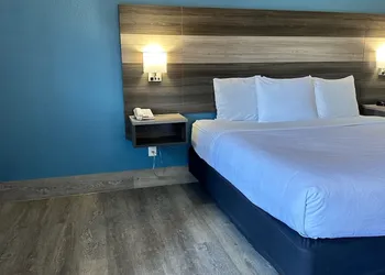 Days Inn by Wyndham San Diego Vista hotel thumbnail 6