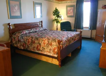 State Line Inn hotel thumbnail 5