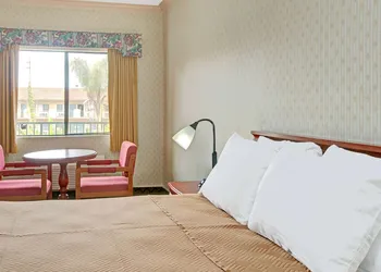 Travelodge by Wyndham Lynwood hotel thumbnail 3