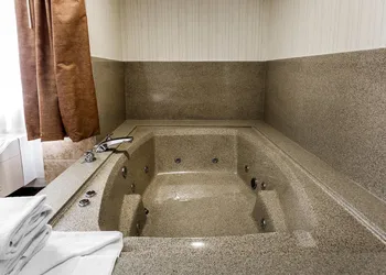 Quality Inn & Suites Los Angeles Airport - Stadium District hotel thumbnail 5