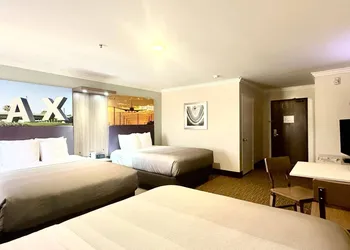 Quality Inn & Suites Los Angeles Airport - Stadium District hotel thumbnail 6