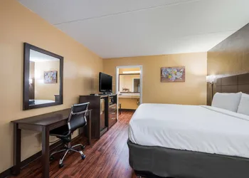 Econo Lodge Columbus near Airport hotel thumbnail 2