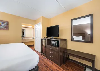 Econo Lodge Columbus near Airport hotel thumbnail 6