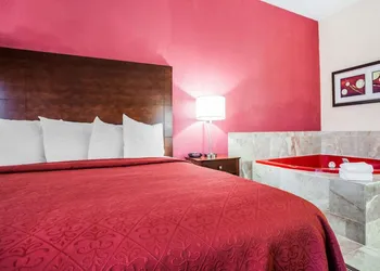 Quality Inn & Suites Altoona - Des Moines hotel thumbnail 8