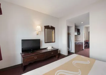 Quality Inn Grand Suites Bellingham hotel thumbnail 5
