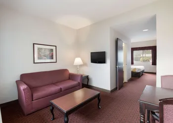 Quality Inn Grand Suites Bellingham hotel thumbnail 7