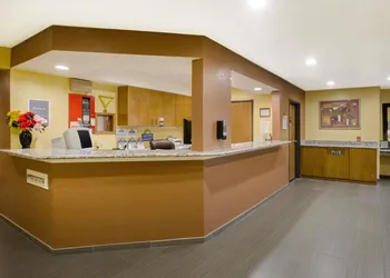 Days Inn by Wyndham Fremont hotel thumbnail 3