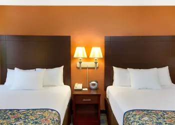 Days Inn by Wyndham Fremont hotel thumbnail 6