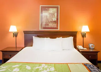 Days Inn by Wyndham Fremont hotel thumbnail 7
