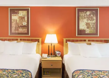 Days Inn by Wyndham Fremont hotel thumbnail 8