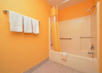 Americas Best Value Inn Canton, NC hotel thumbnail 8
