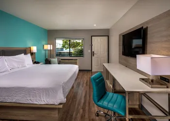 Travelodge by Wyndham LAX hotel thumbnail 5