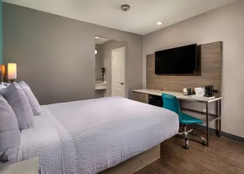 Travelodge by Wyndham LAX hotel thumbnail 6