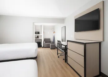 Travelodge by Wyndham LAX hotel thumbnail 8
