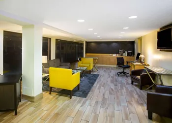 La Quinta Inn by Wyndham Austin Capitol / Downtown hotel thumbnail 2