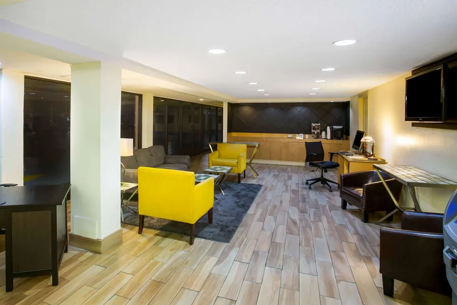 La Quinta Inn by Wyndham Austin Capitol / Downtown hotel detail image 2