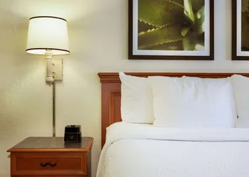 La Quinta Inn by Wyndham Austin Capitol / Downtown hotel thumbnail 4
