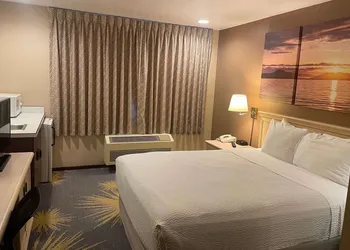 Days Inn by Wyndham Seatac Airport hotel thumbnail 8