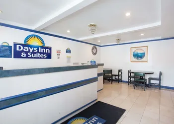 Days Inn by Wyndham Orange Anaheim hotel thumbnail 2