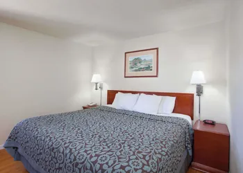 Days Inn by Wyndham Orange Anaheim hotel thumbnail 3