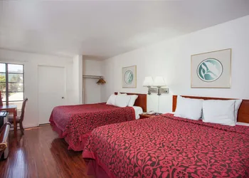 Days Inn by Wyndham Orange Anaheim hotel thumbnail 4