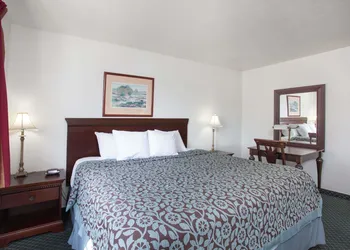 Days Inn by Wyndham Orange Anaheim hotel thumbnail 5