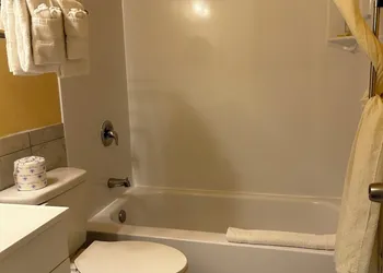 Marina Inn hotel thumbnail 6