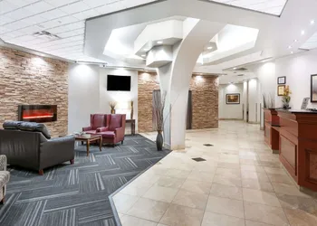 Ramada by Wyndham Edmonton South hotel thumbnail 2