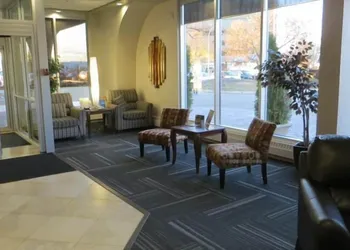 Ramada by Wyndham Edmonton South hotel thumbnail 3