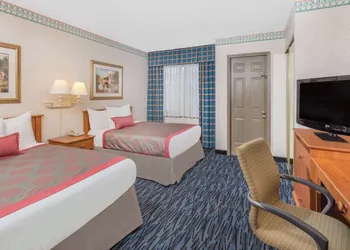 Ramada by Wyndham Kent Seattle Area hotel thumbnail 4