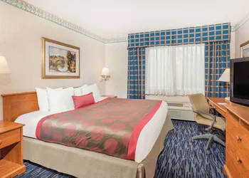 Ramada by Wyndham Kent Seattle Area hotel thumbnail 5