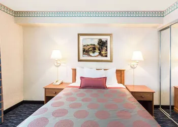Ramada by Wyndham Kent Seattle Area hotel thumbnail 6