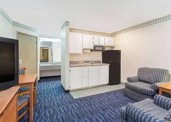 Ramada by Wyndham Kent Seattle Area hotel thumbnail 7